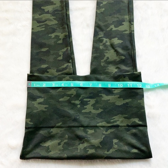 Like New SPANX Look At Me Now Seamless Leggings - Picture 3 of 6